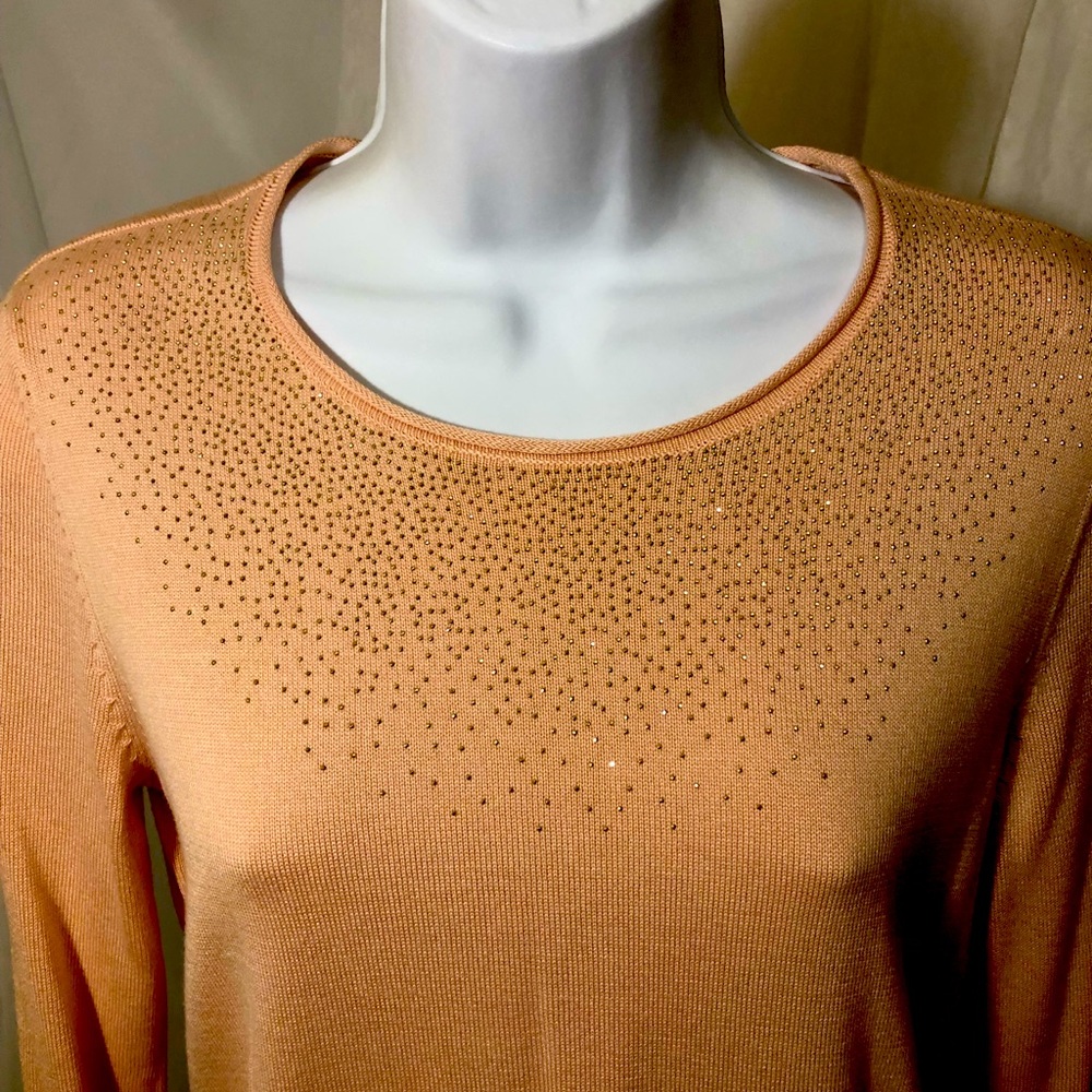 Calvin Klein Peach colored sweater with gold flex on scoop neck. Size Small